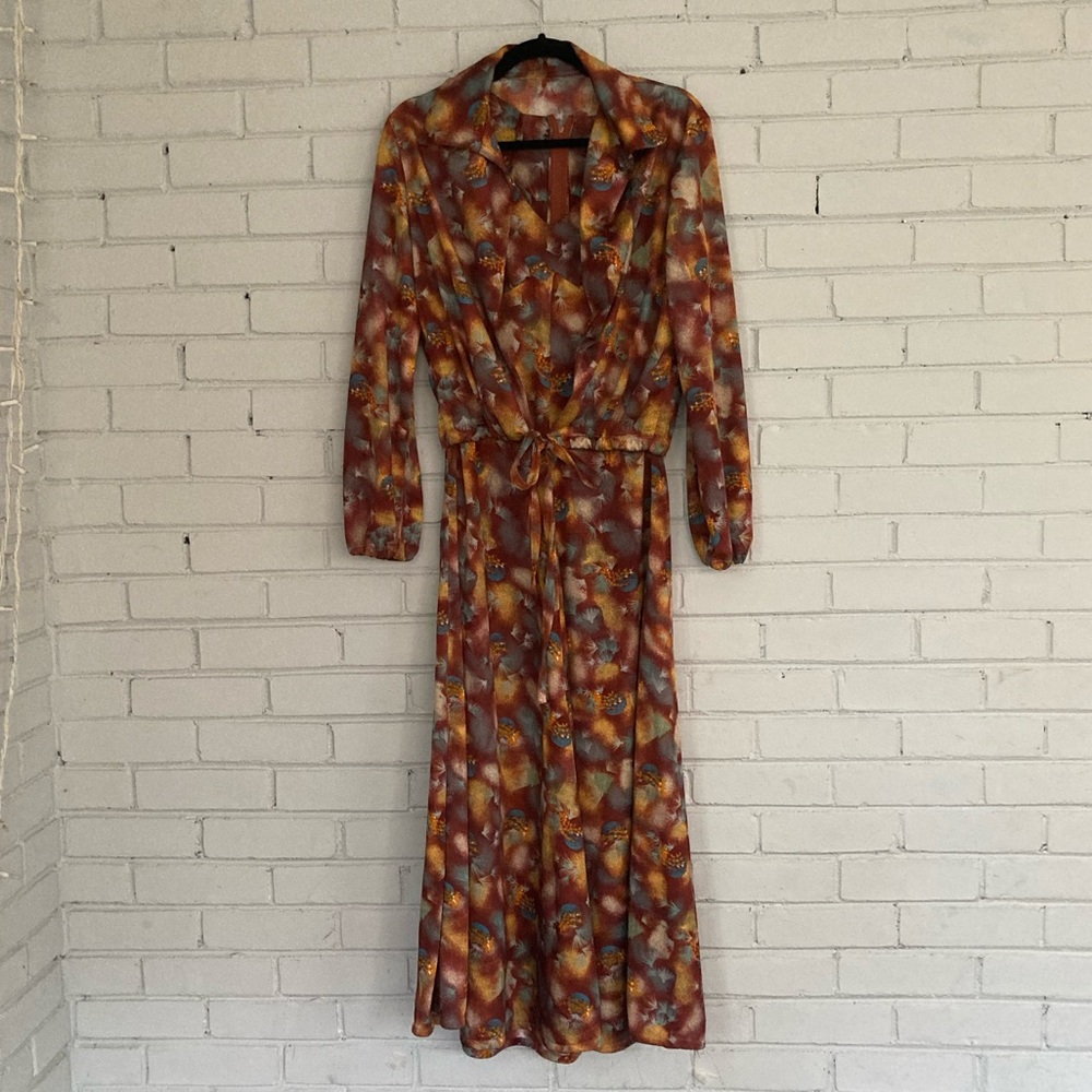 1970’s Shiny Maxi Dress with Matching Bolero Jacket - Picture 4 of 10